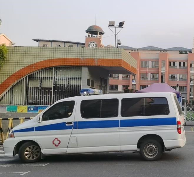 衢州救护车出租护送骨折病人一公里多少钱